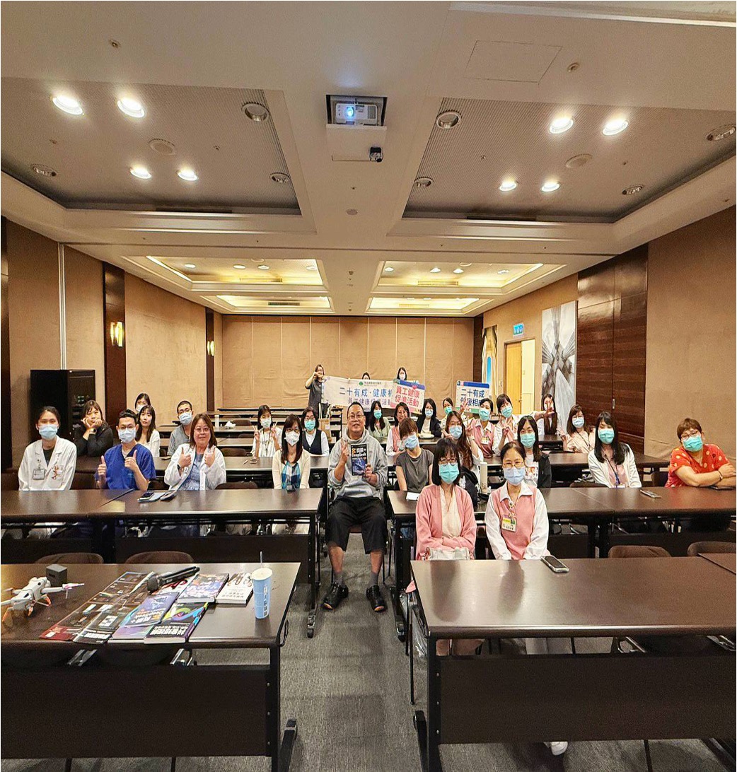 史蒂芬叔叔於汐止國泰醫院進行短影音內訓課程